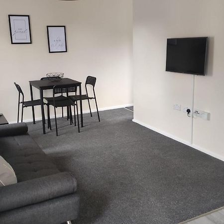 Lovely 1 Bedroom Studio Apartment - Merthyr Tydfil Exterior photo