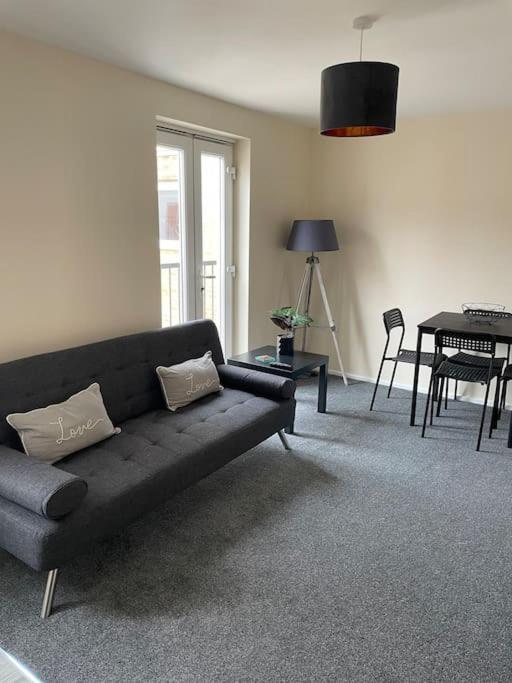 Lovely 1 Bedroom Studio Apartment - Merthyr Tydfil Exterior photo